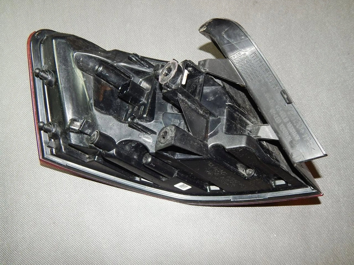 A3 8V LAMP RIGHT REAR FENDER NEON 8V3945096B