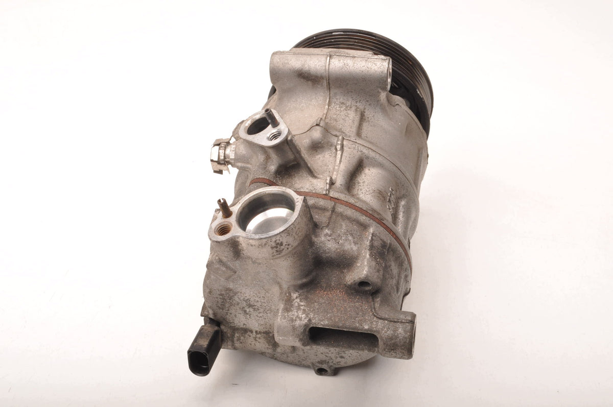 AIR CONDITIONING COMPRESSOR VOLKSWAGEN AUDI A3 8V PASSAT B6 1.8 TSI 5Q0820803E