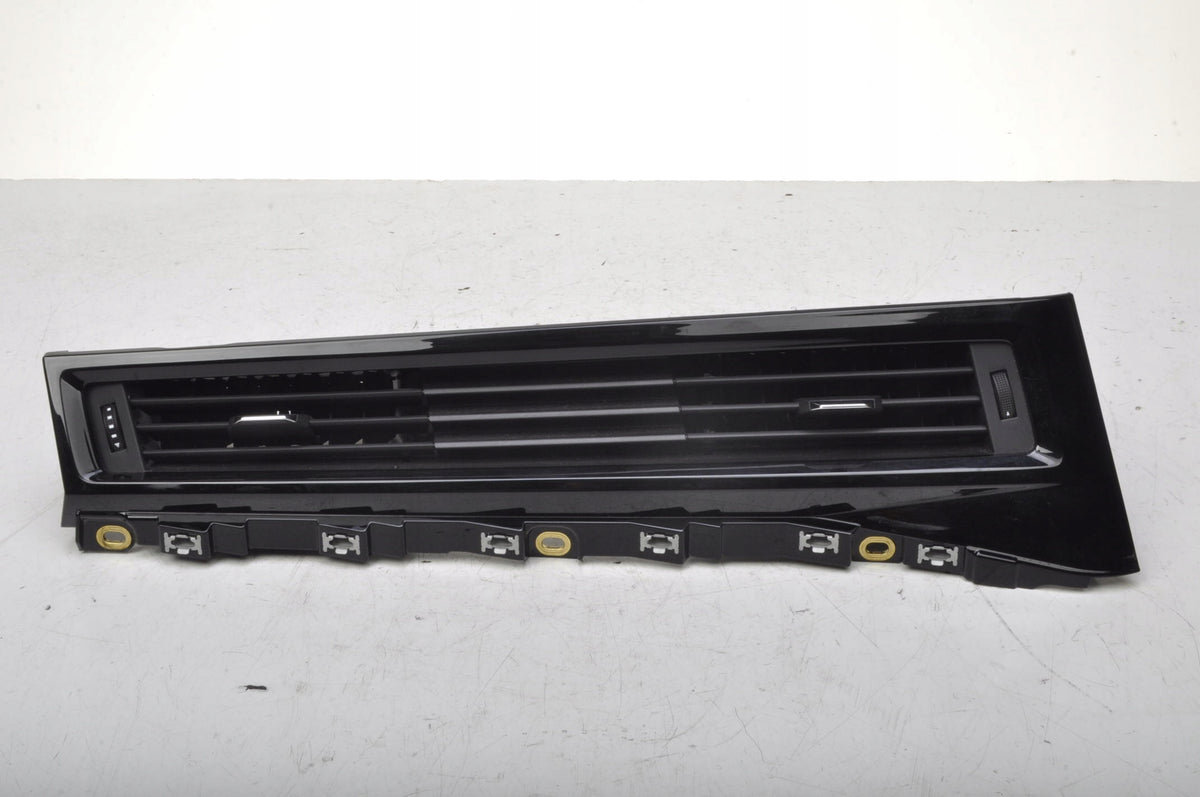 AUDI A1 II 82A MIDDLE AIR SUPPLY GRILLE