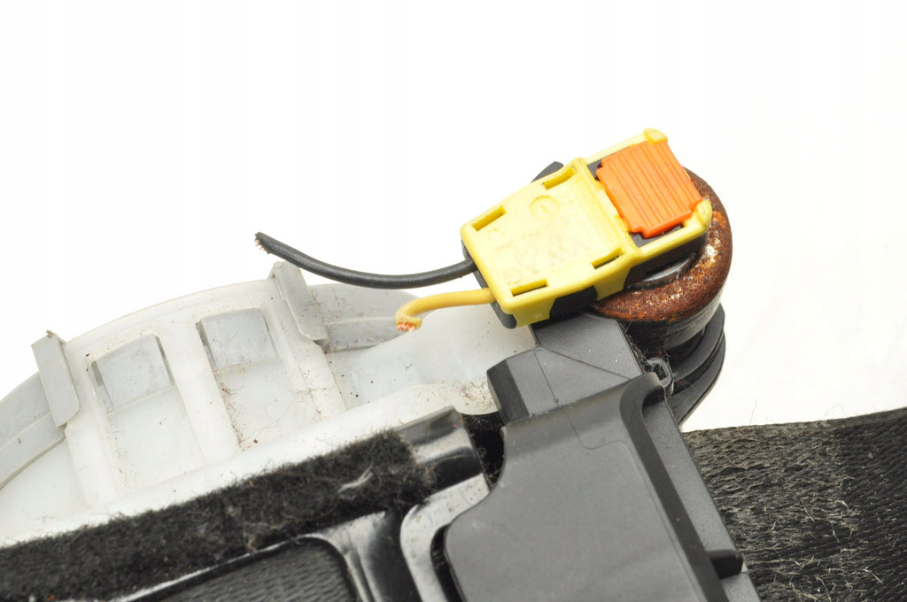 AUDI A1 SEAT BELT RIGHT FRONT 8X3857706E HB 5D