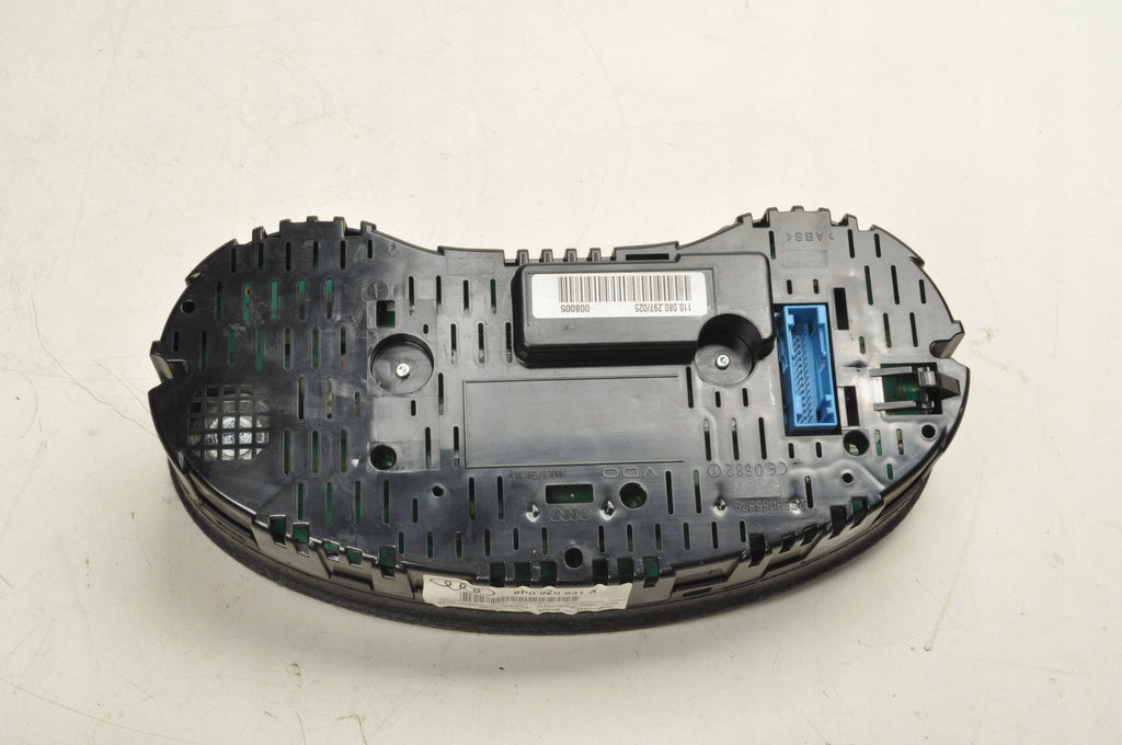 AUDI A3 8P 2.0 FSI COUNTER CLOCKS 8P0920931A