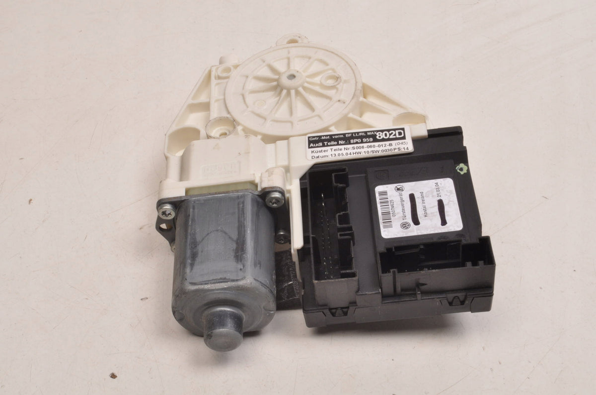 AUDI A3 8P WINDSCREEN MOTOR RIGHT FRONT 8P0959802D HB 3D