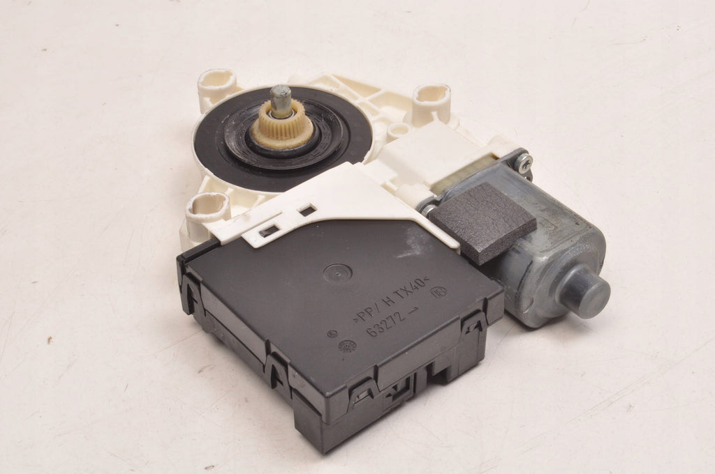 AUDI A3 8P WINDSCREEN MOTOR RIGHT FRONT 8P0959802D HB 3D