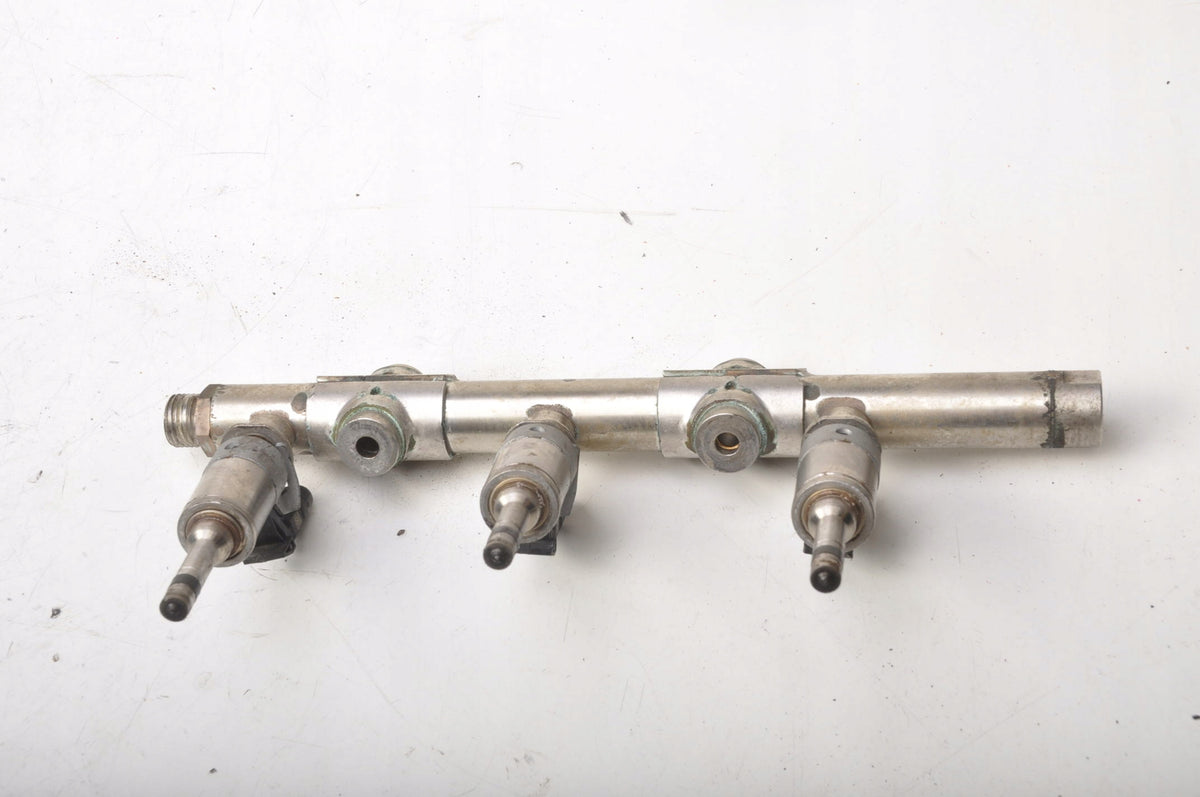 AUDI A3 8V 1.0 TFSI 115KM INJECTION RAIL 0261500350