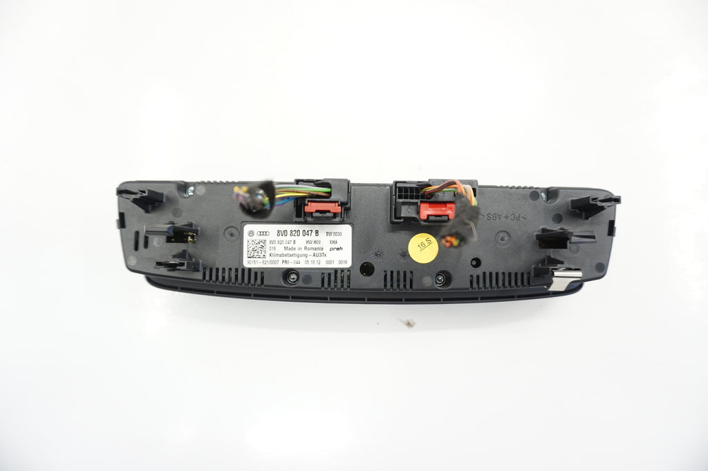 AUDI A3 8V AIR CONDITIONING PANEL 8V0820047B