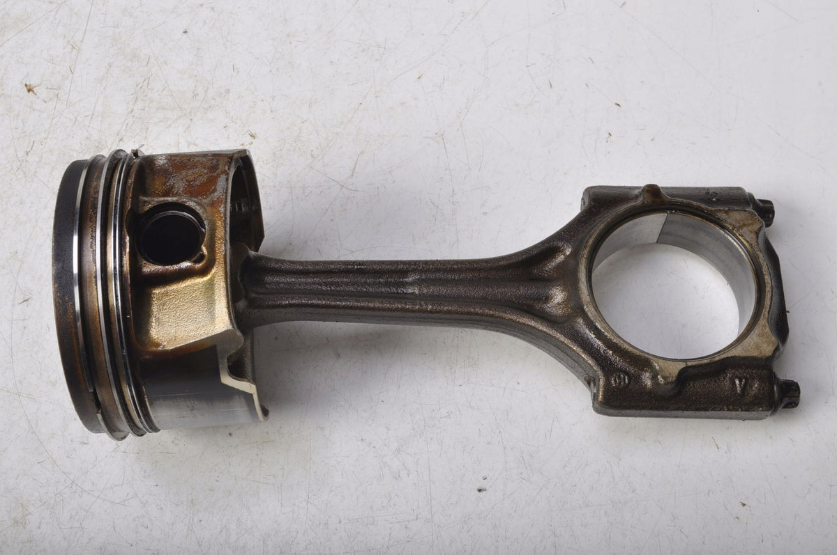 AUDI A4 B7 2.0 TFSI PISTON WITH CONNECTING ROD 06DD 82L143