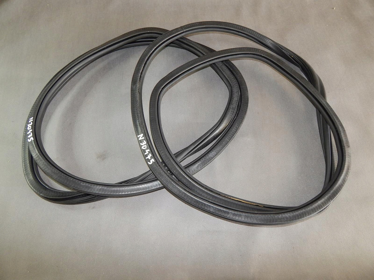 AUDI A4 B8 DOOR SEAL REAR 8K5833721E