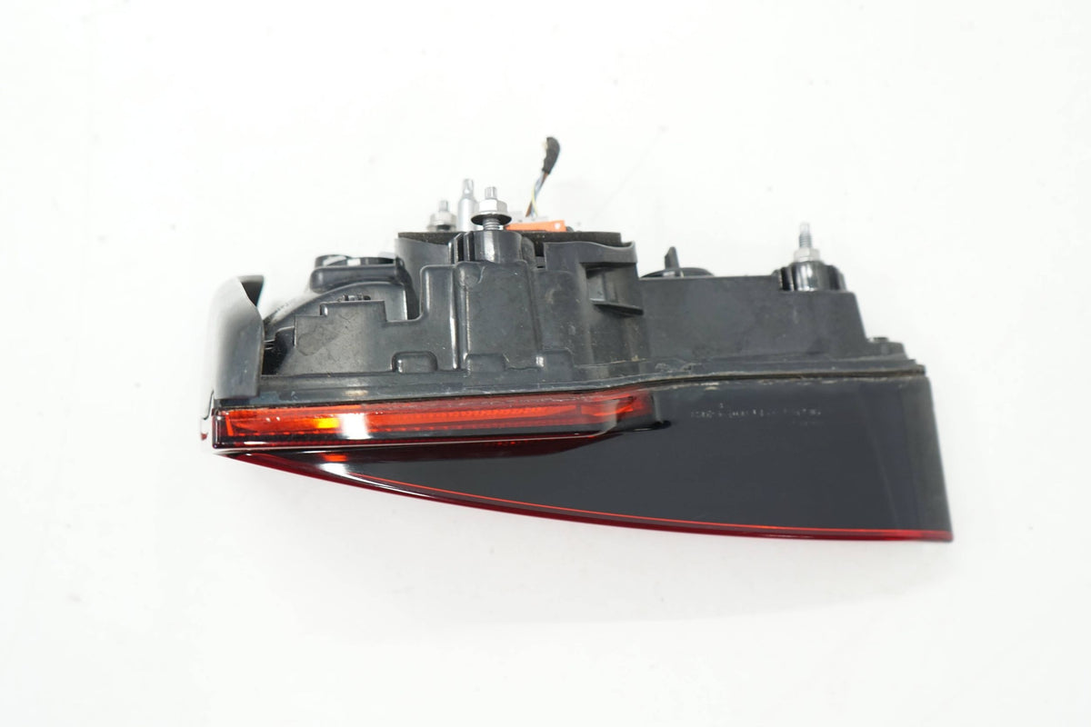 AUDI A4 B9 16R FLAP LAMP RIGHT REAR 8W5945076A