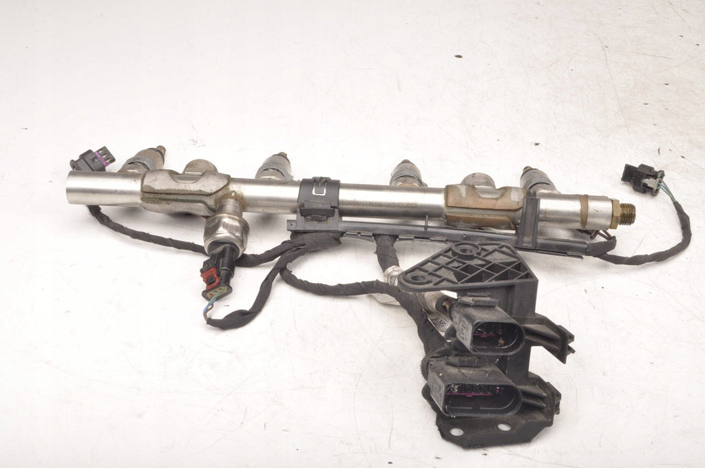 AUDI A4 B9 2.0 TFSI 16V INJECTION RAIL INJECTION 06L133317E 06L906A01