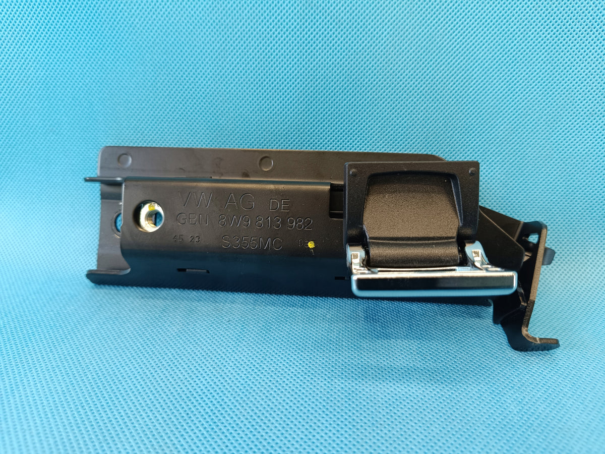 AUDI A4 B9 2024 R AVANT 2,0 TFSI 110KW HANDLE TRUNK TRIM RIGHT