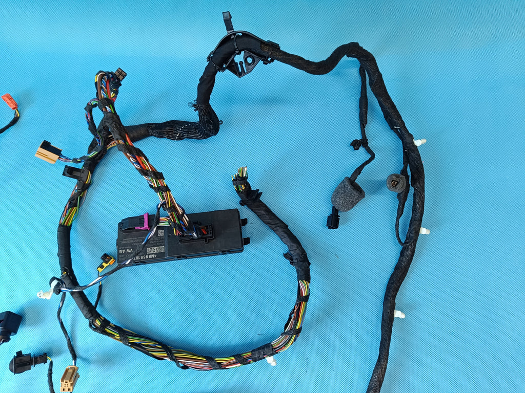 AUDI A4 B9 AVANT 2.0 TFSI 4x4 2023R BEAM TAILGATE MODULE 4M8959107A