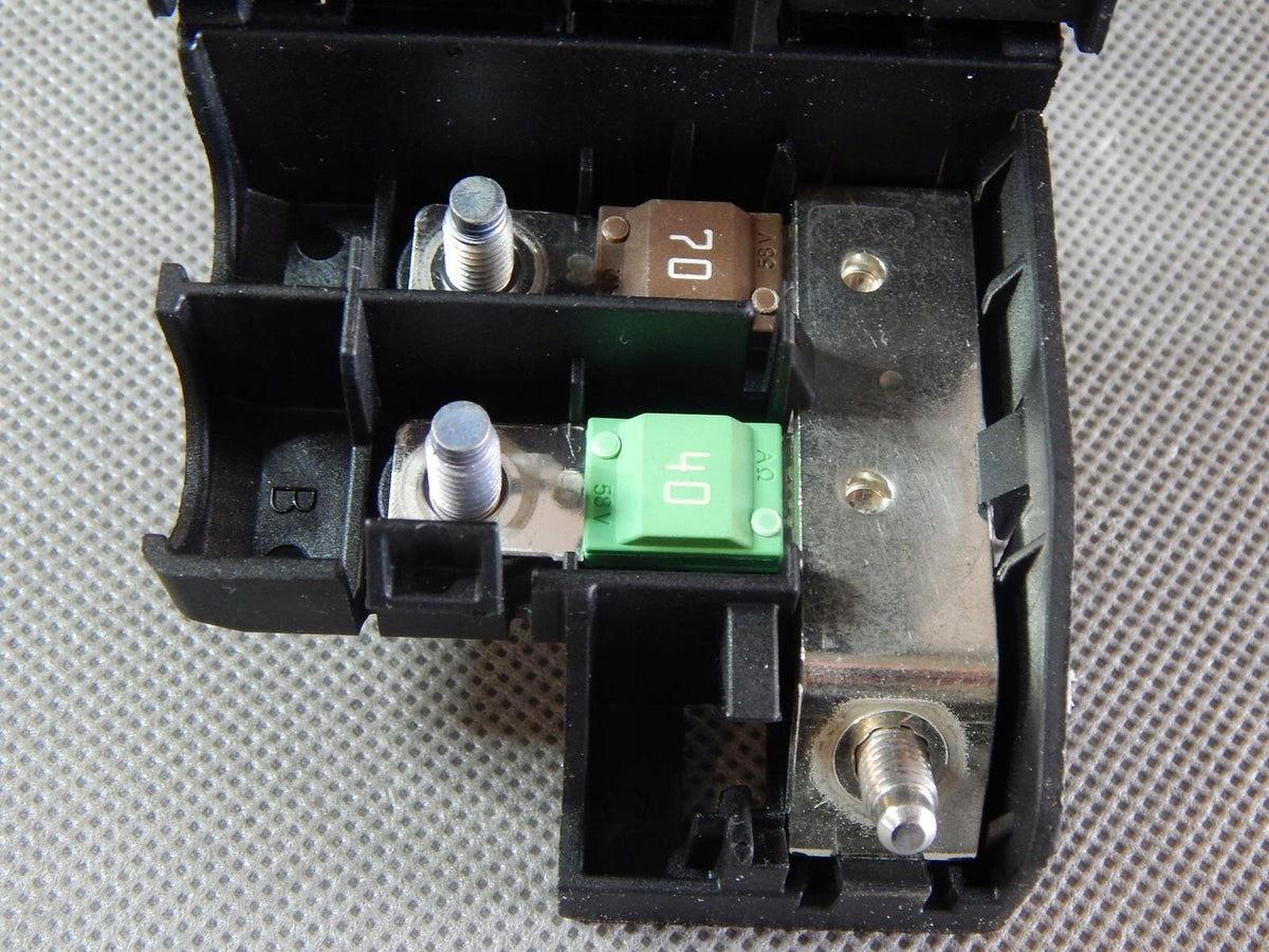 AUDI A4 B9 SPLITTER BOX 8IN0937503B
