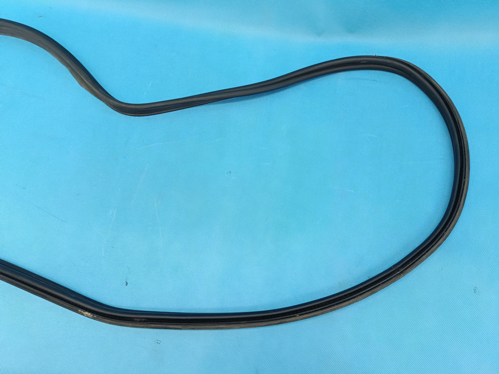 AUDI A4 B9 Sedan LIFT 2.0 TFSI 110KW 2023 R TRUNK SEAL 8W5827705E