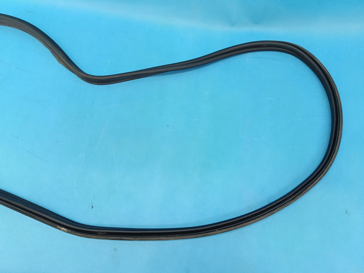 AUDI A4 B9 Sedan LIFT 2.0 TFSI 110KW 2023 R TRUNK SEAL 8W5827705E