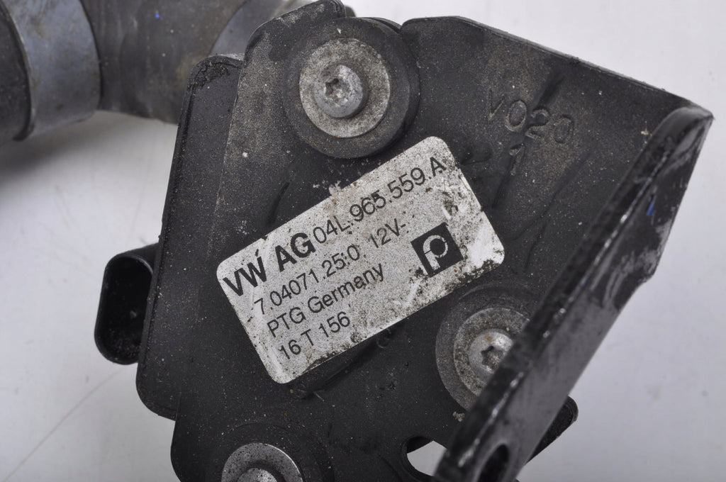 AUDI A4 B9 WATER PUMP 04L965559A