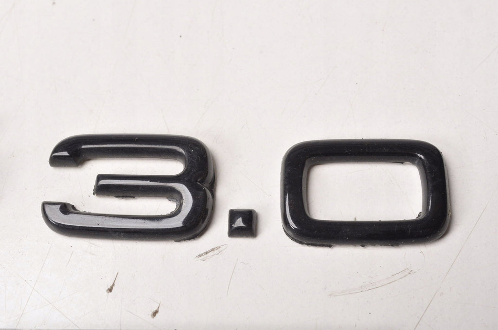AUDI A5 I LOGO STAMP EMBLEM BACK LETTER INSCRIPTION NUMBERS Quattro