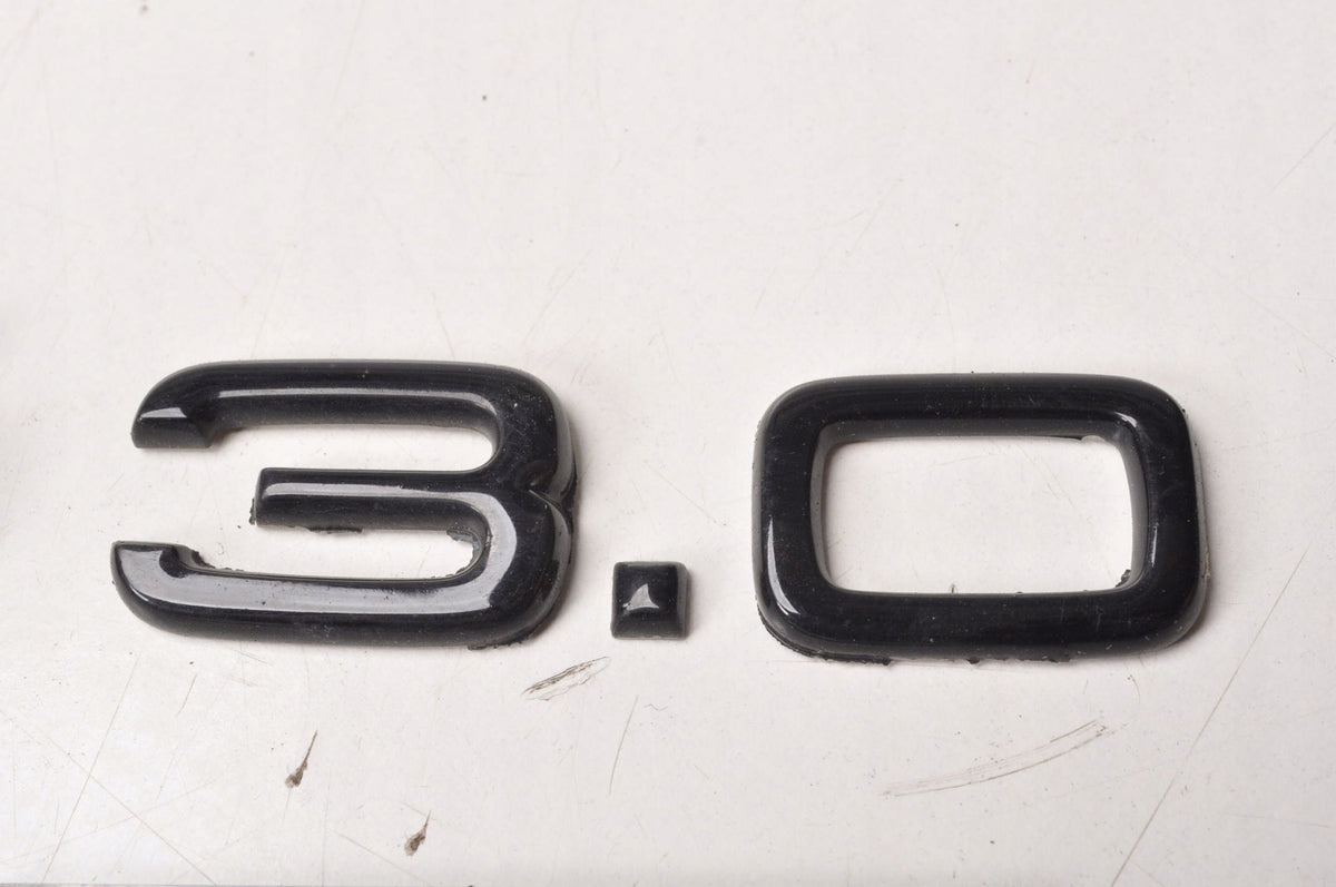 AUDI A5 I LOGO STAMP EMBLEM BACK LETTER INSCRIPTION NUMBERS Quattro