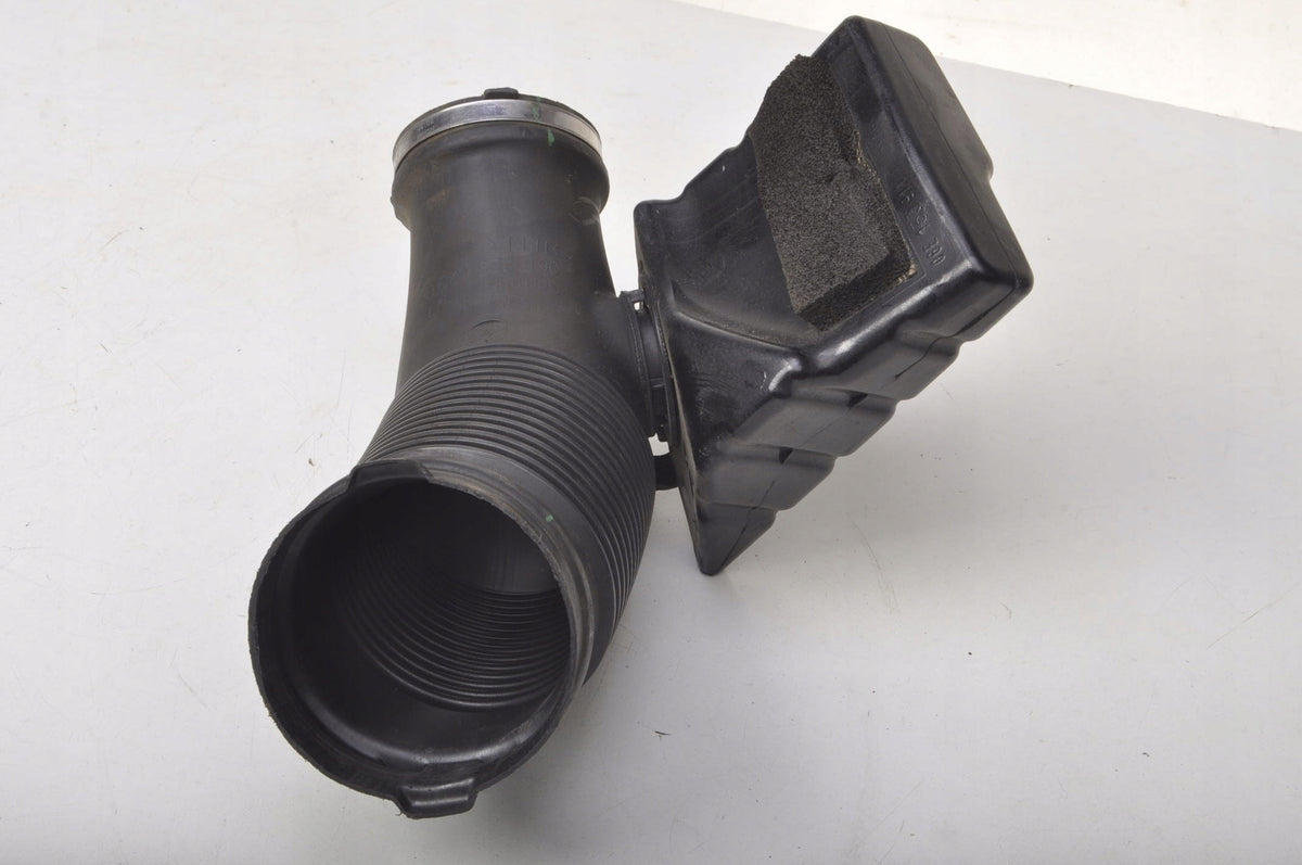 AUDI A6 C6 AIR RESONATOR 06E129629G 06E133911F