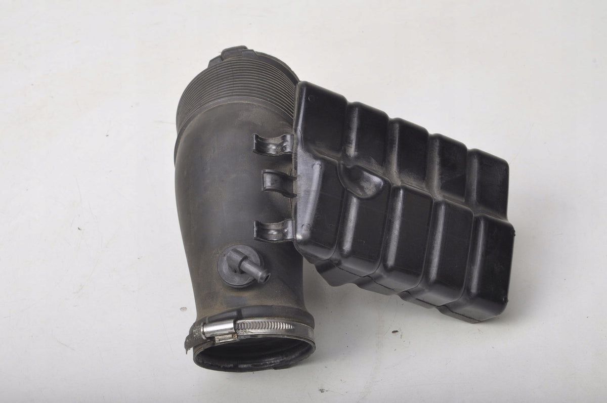 AUDI A6 C6 AIR RESONATOR 06E129629G 06E133911F