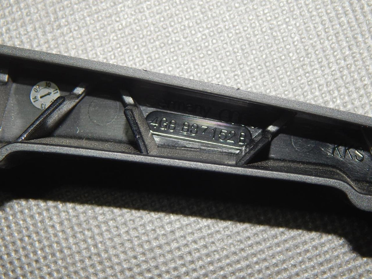 AUDI A7 4G DOOR SEAL HOLDER 4G8837152B