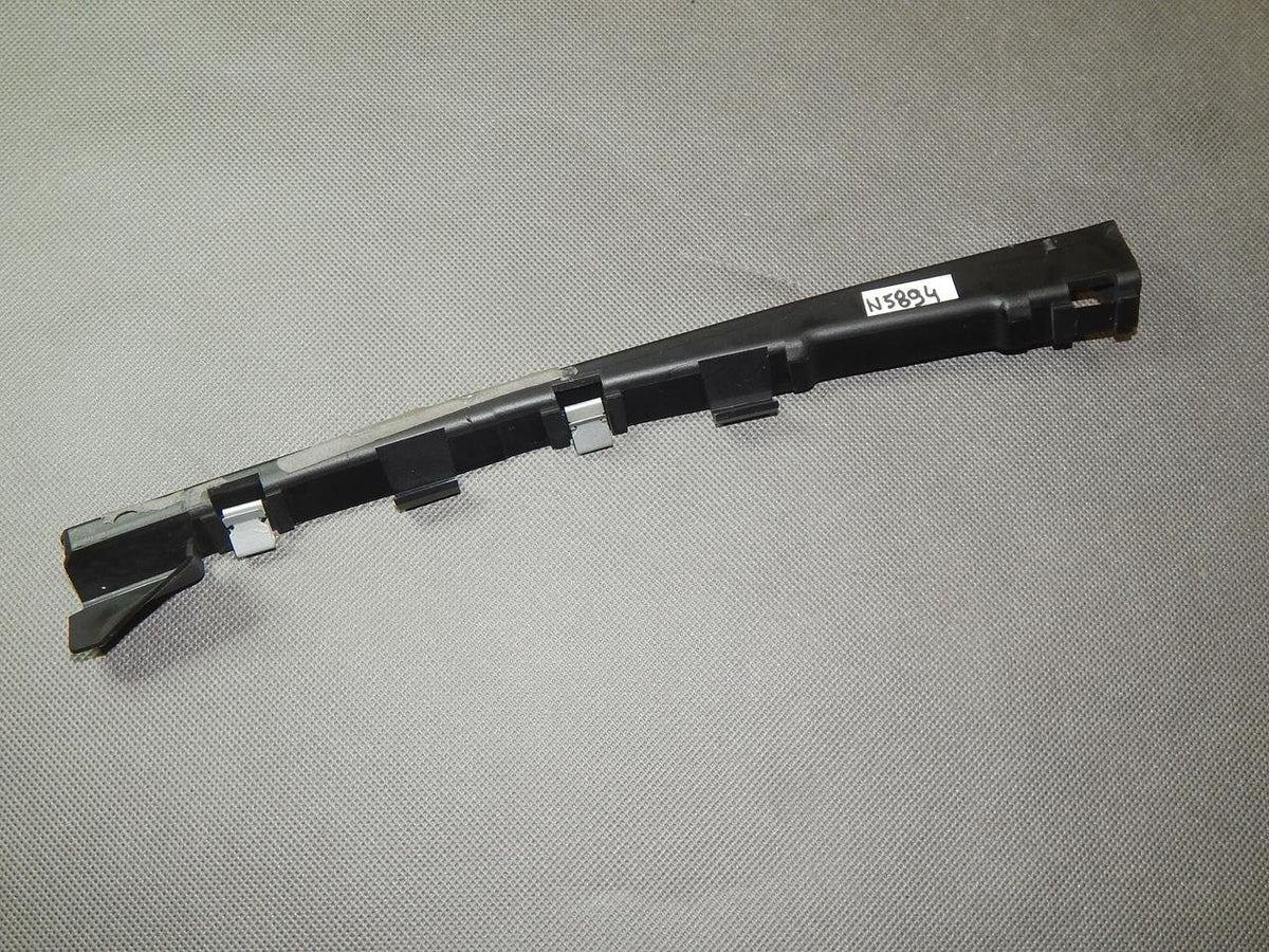 AUDI A7 4G DOOR SEAL HOLDER 4G8837152B