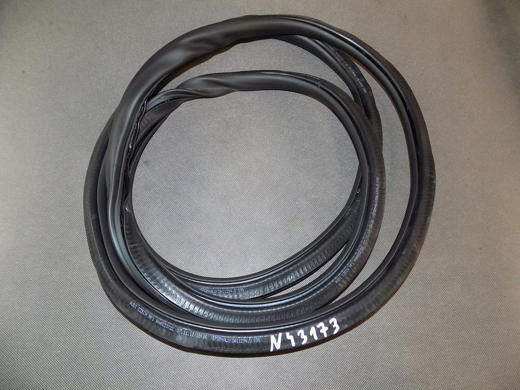 AUDI A8 4N DOOR SEAL RIGHT REAR 4N4833722
