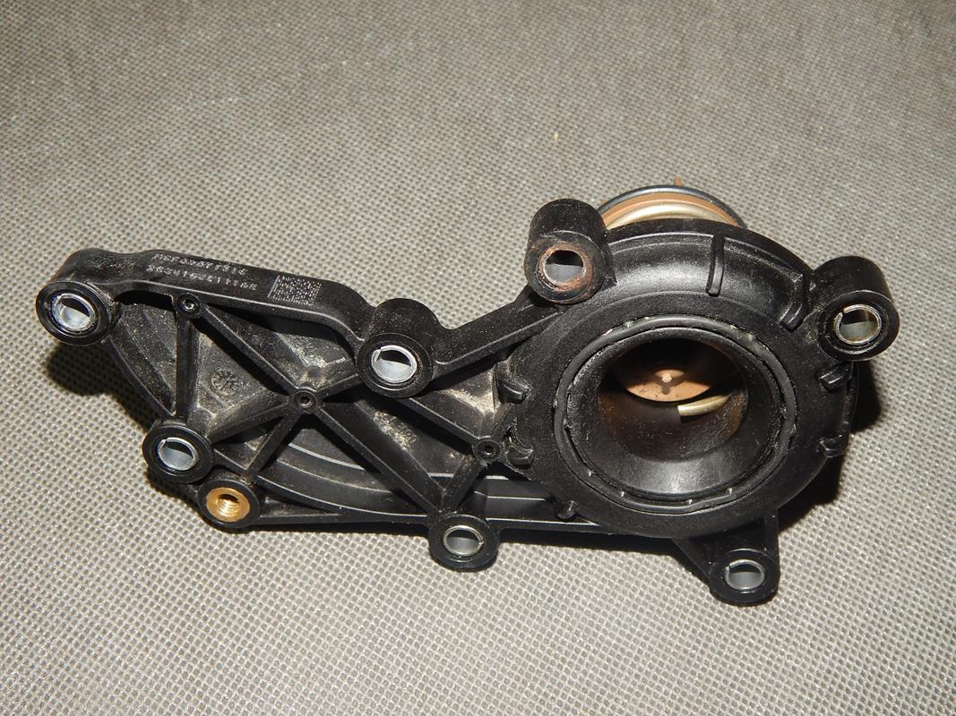 AUDI A8 D4 4H THERMOSTAT HOUSING 06E121111AR