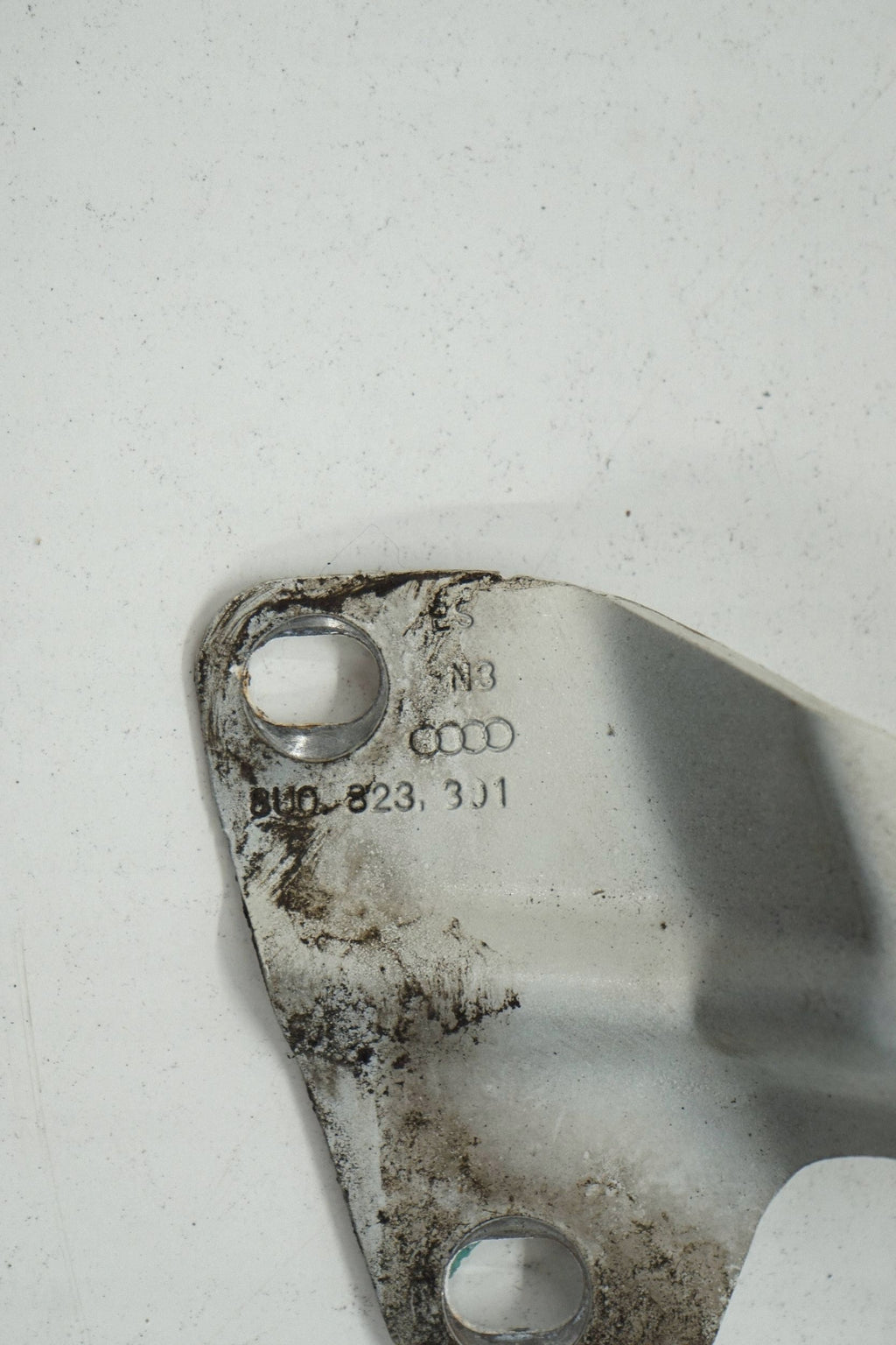 AUDI Q3 8U 13R MASK HINGE LEFT FRONT LY9K 8U0823301