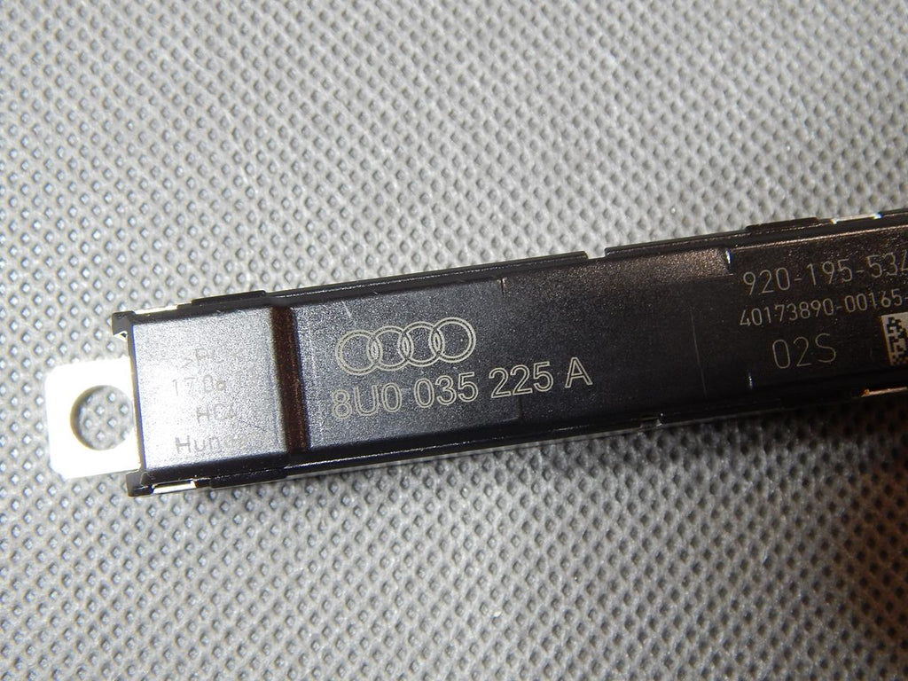 AUDI Q3 8U ANTENNA AMPLIFIER 8U0035225A