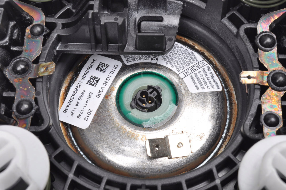 AUDI Q3 AND AIRBAG DRIVER AIRBAG 8V0880201AA