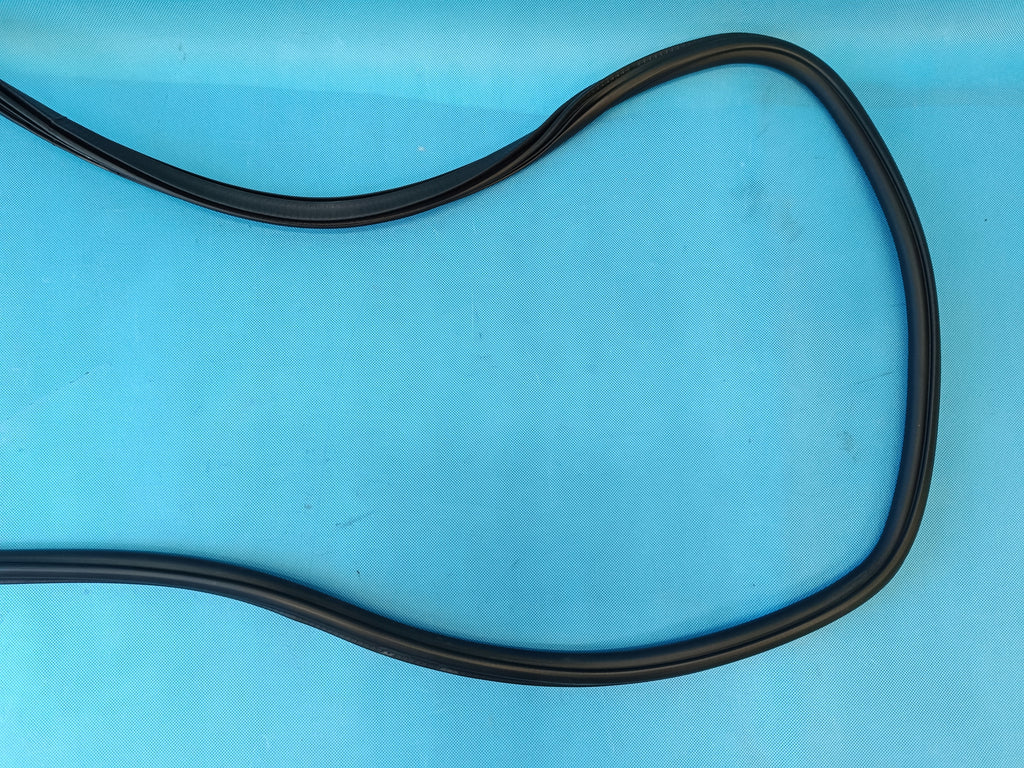 AUDI Q3 F3 SPORTBACK 1.4 TFSI e 110KW 2024R GASKET LEFT REAR 83F833721A