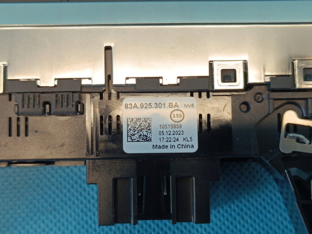 AUDI Q3 F3 SPORTBACK 1.4 TFSI e 2024R CONSOLE BUTTON PANEL 83A925301BA