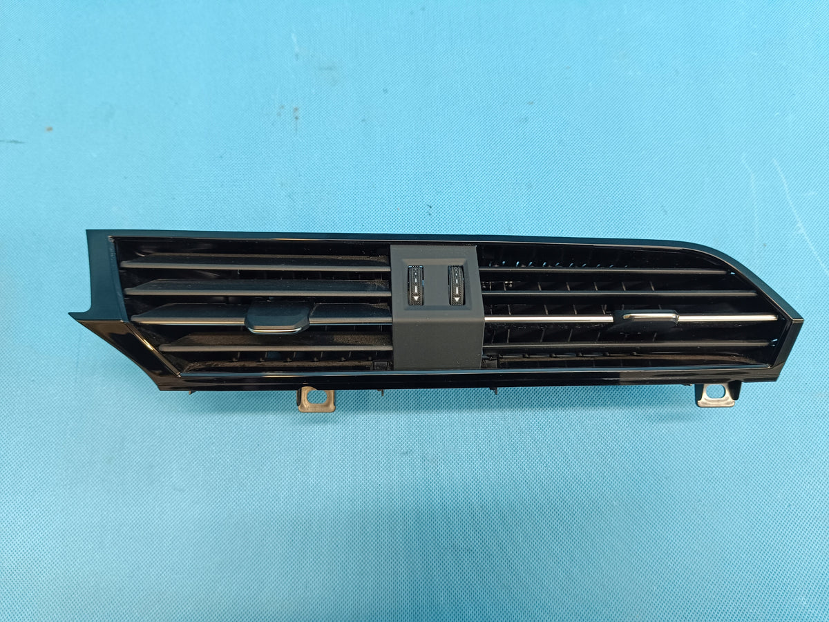 AUDI Q3 F3 SPORTBACK 1,5 TSI 110KW 2024R MIDDLE AIR SUPPLY GRILLE 83B820903