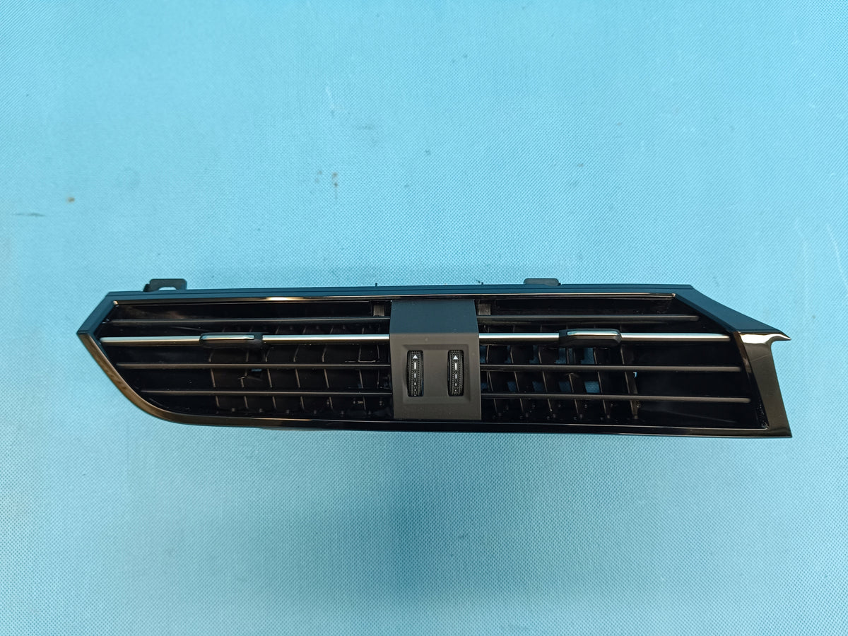 AUDI Q3 F3 SPORTBACK 1,5 TSI 110KW 2024R MIDDLE AIR SUPPLY GRILLE 83B820903