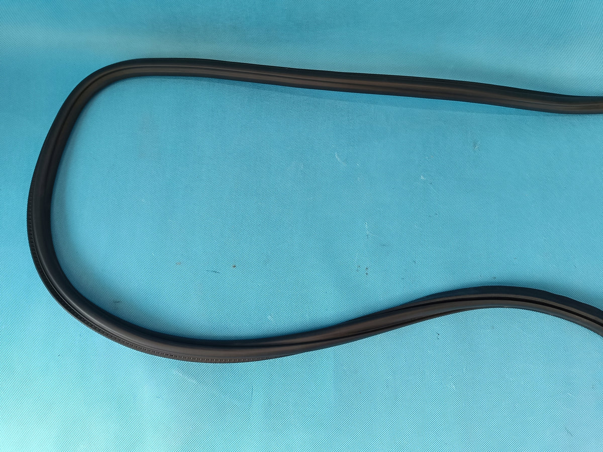 AUDI Q3 F3 SPORTBACK 1,5 TSI 2024 R DOOR SEAL RIGHT FRONT 83F831721B