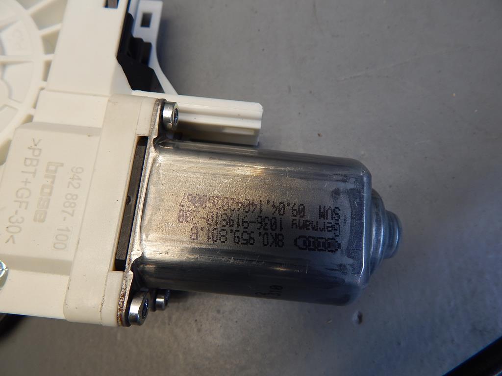 AUDI Q5 8R LIFT MECHANISM LEFT FRONT 8R0837461J
