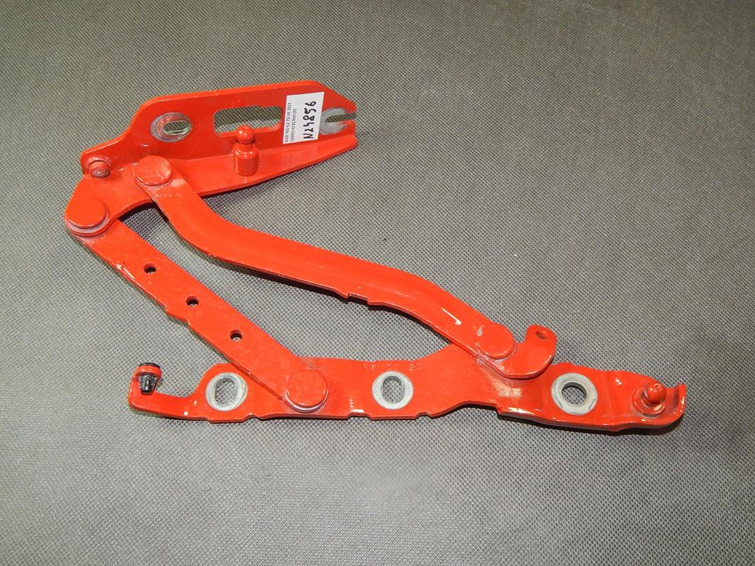 AUDI RS5 8T FLAP HINGE RIGHT 8F0827302A