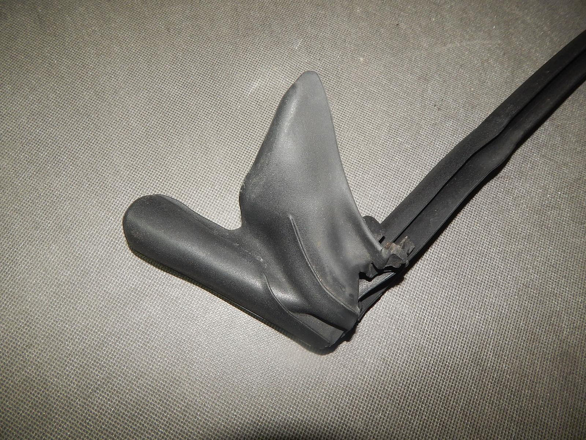 AUDI RS5 8T WINDOW SEAL RIGHT 8F0839480