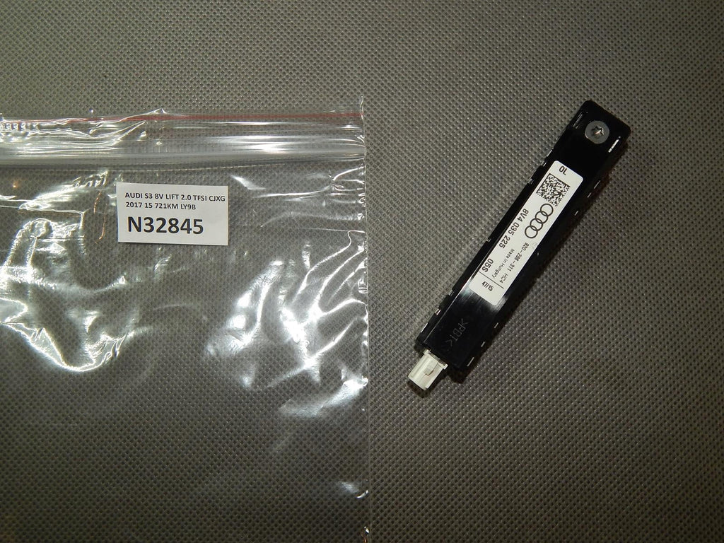 AUDI S3 8V ANTENNA AMPLIFIER 8V4035225