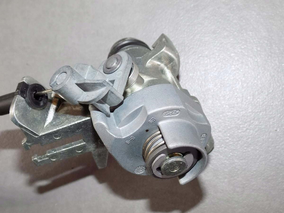 AUDI S8 A8 D4 LOCK INSERT 8F0827573