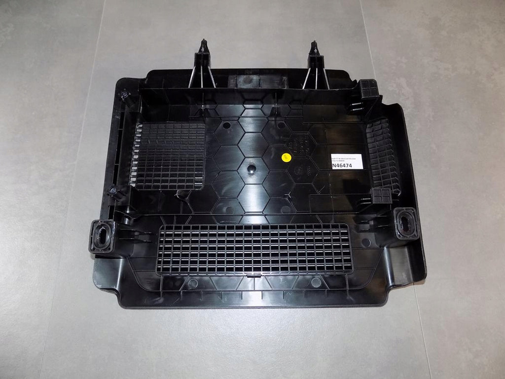 AUDI TT 8S DRIVER HOLDER 8S0907390A