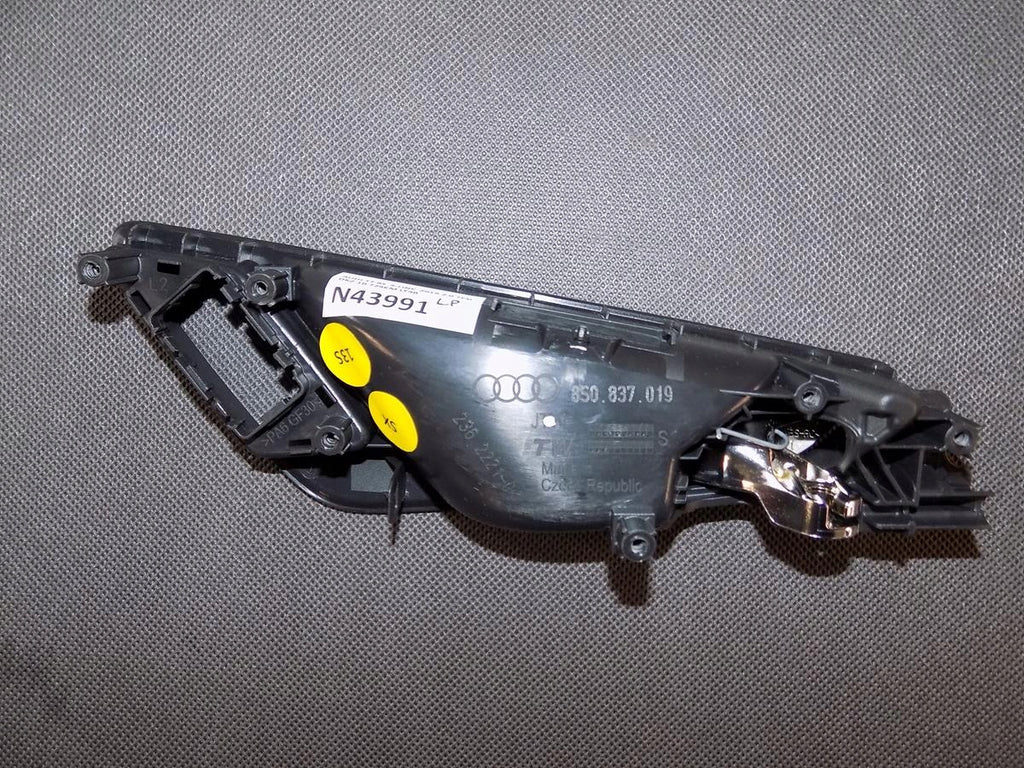 AUDI TT 8S INTERIOR DOOR HANDLE LEFT 8S0837019