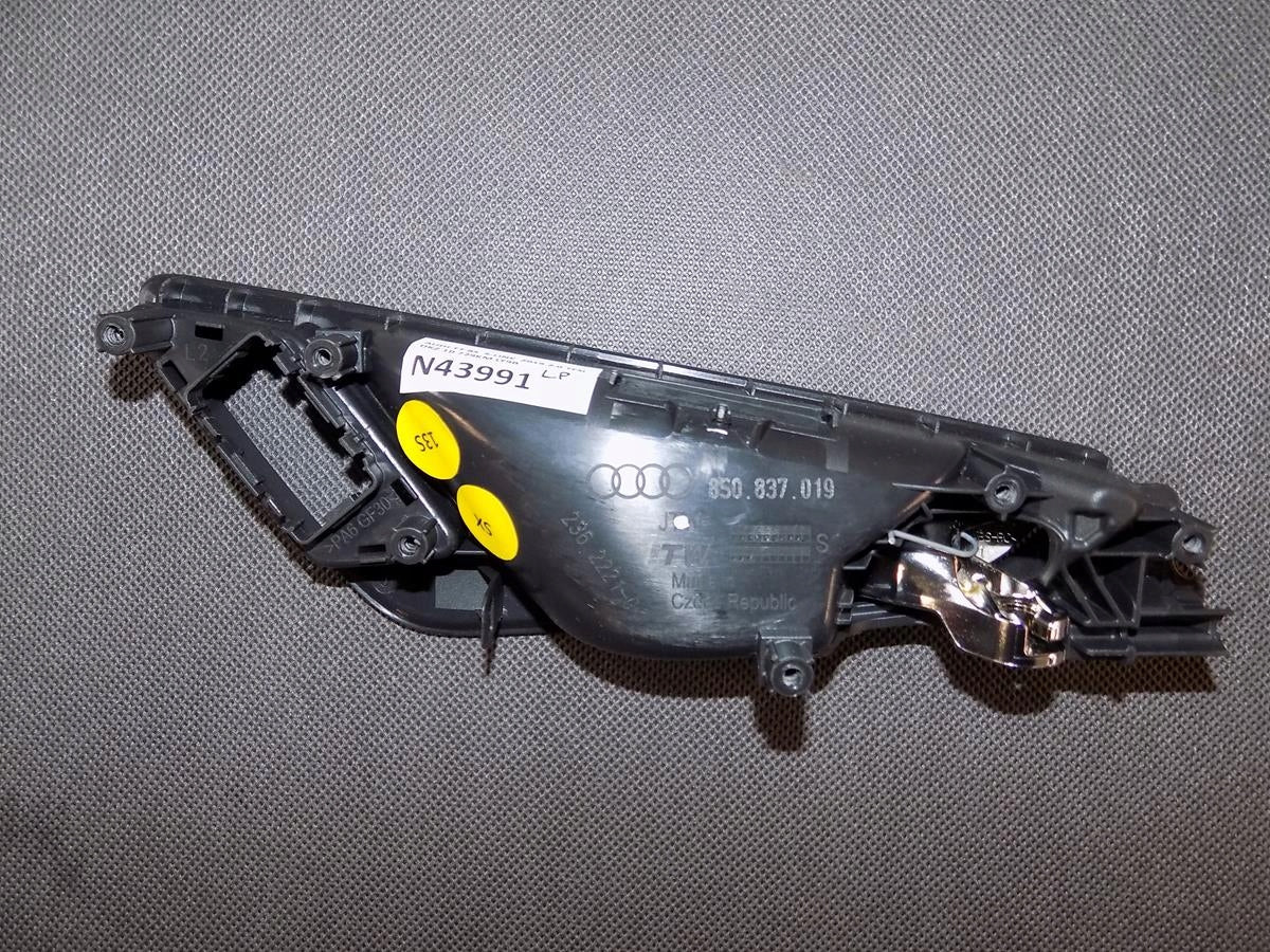 AUDI TT 8S INTERIOR DOOR HANDLE LEFT 8S0837019