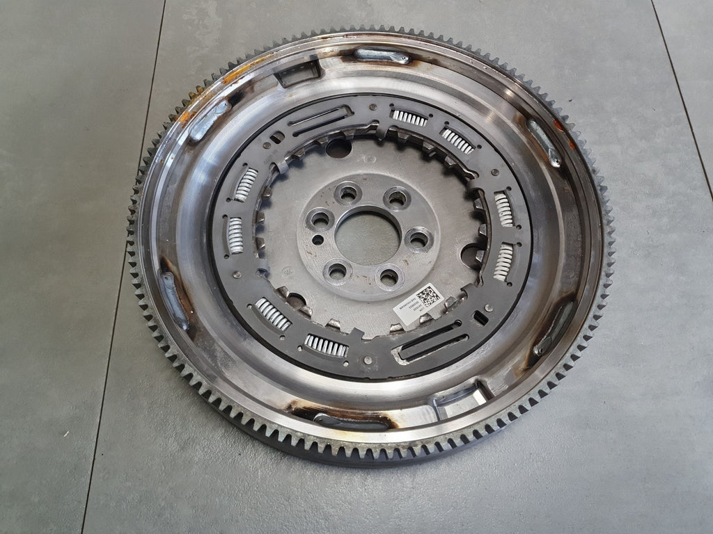 Audi A3 8Y 1.5 tsi Dual-mass flywheel 04E105266AM