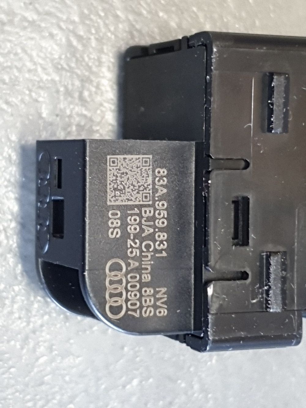 Audi A3 8Y Tailgate opening button 83A959831