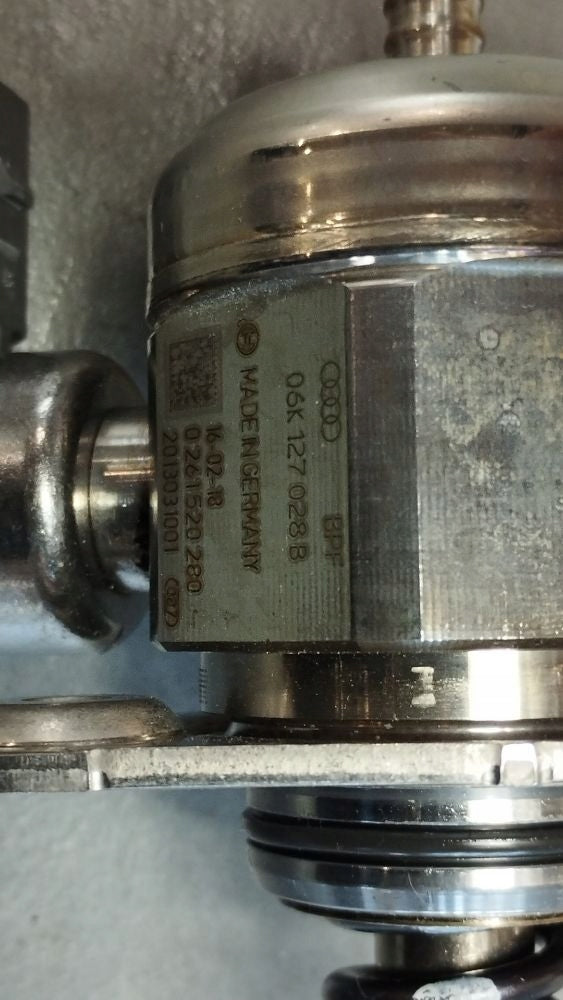Audi A4 B9 2017 2.0 tfsi fuel pump 06K127028B