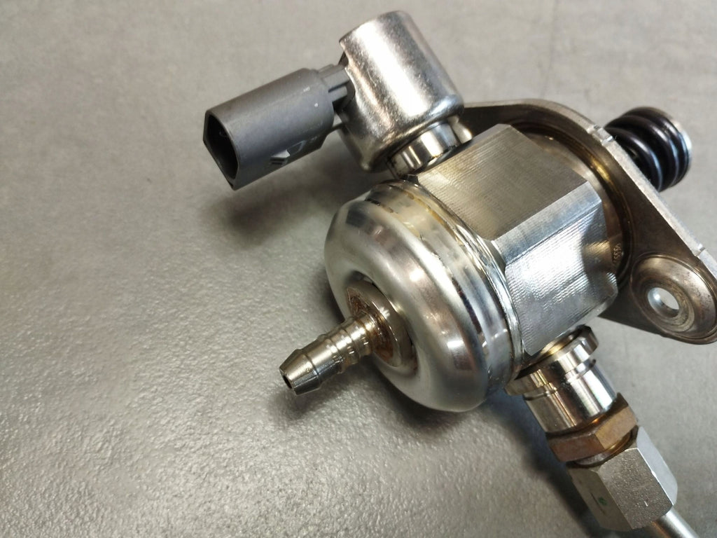 Audi A4 B9 2017 2.0 tfsi fuel pump 06K127028B