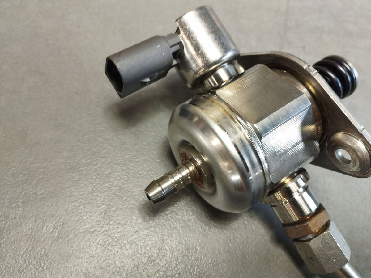 Audi A4 B9 2017 2.0 tfsi fuel pump 06K127028B