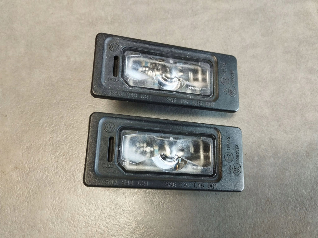 Audi A4 S4 B9 8W License plate lamp 2X 5NA943021