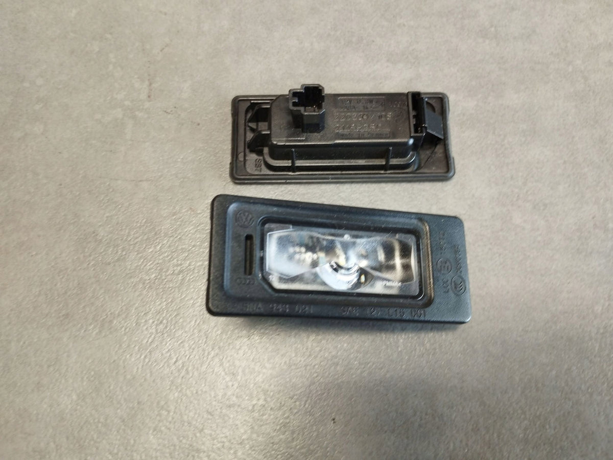 Audi A4 S4 B9 8W License plate lamp 2X 5NA943021
